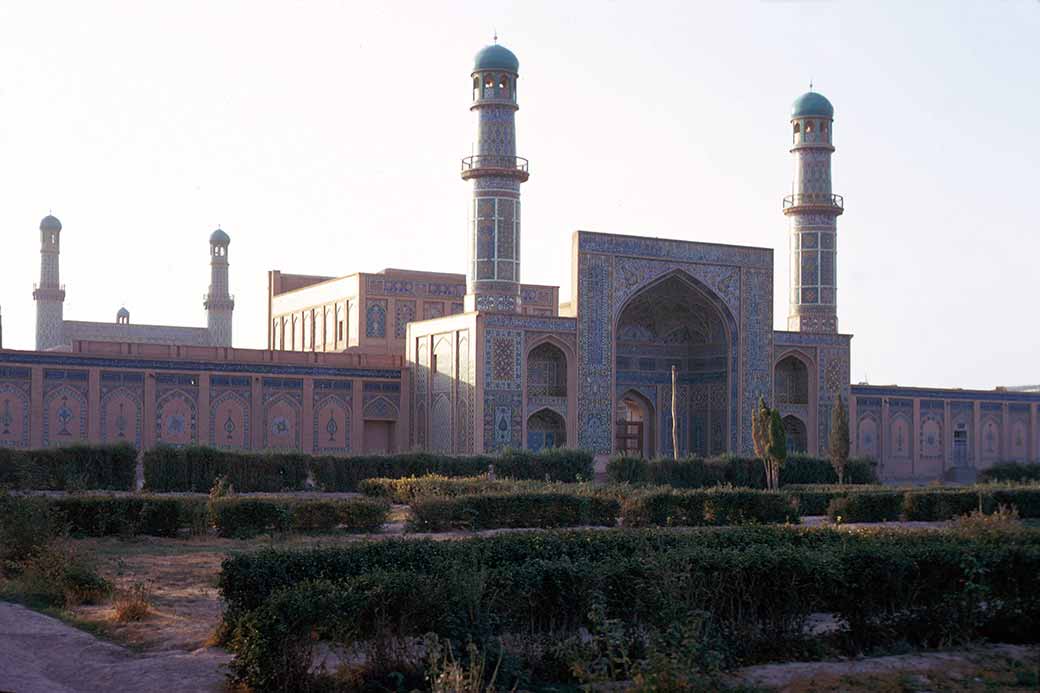 Masjid-e-Jami gardens