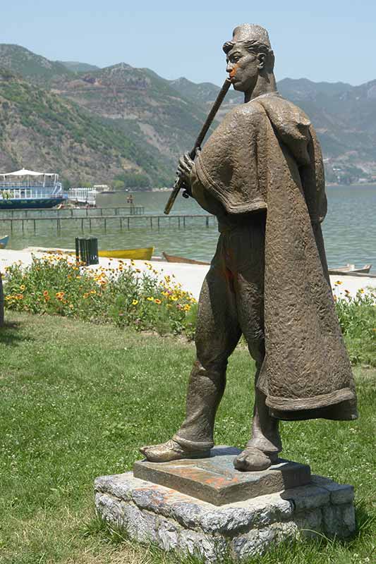 Statue of flute player