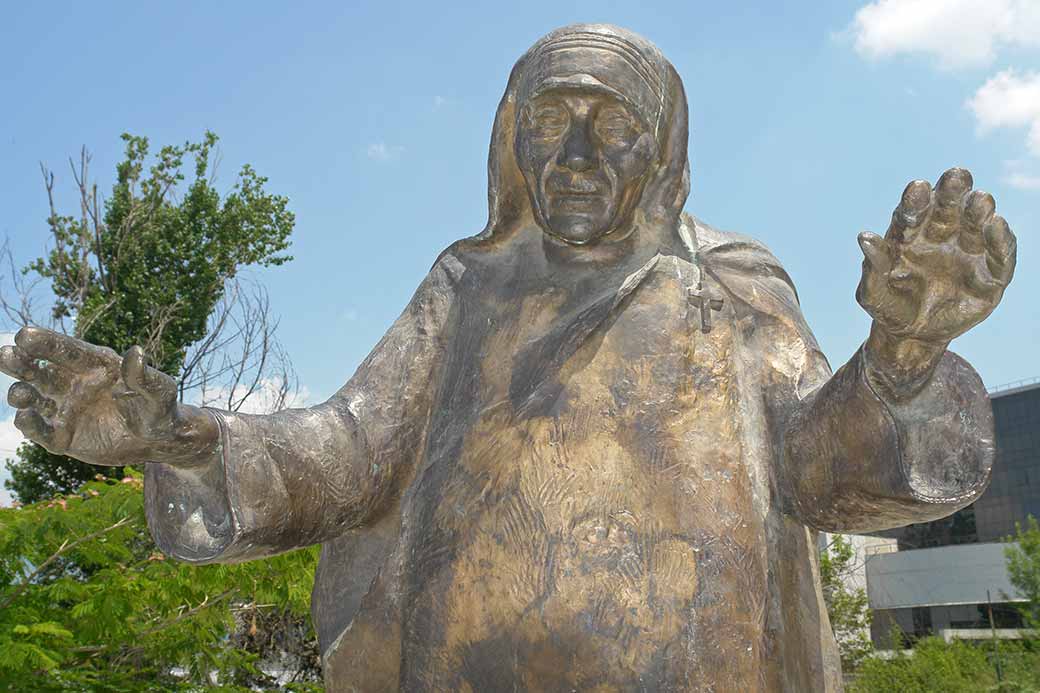 Mother Teresa statue