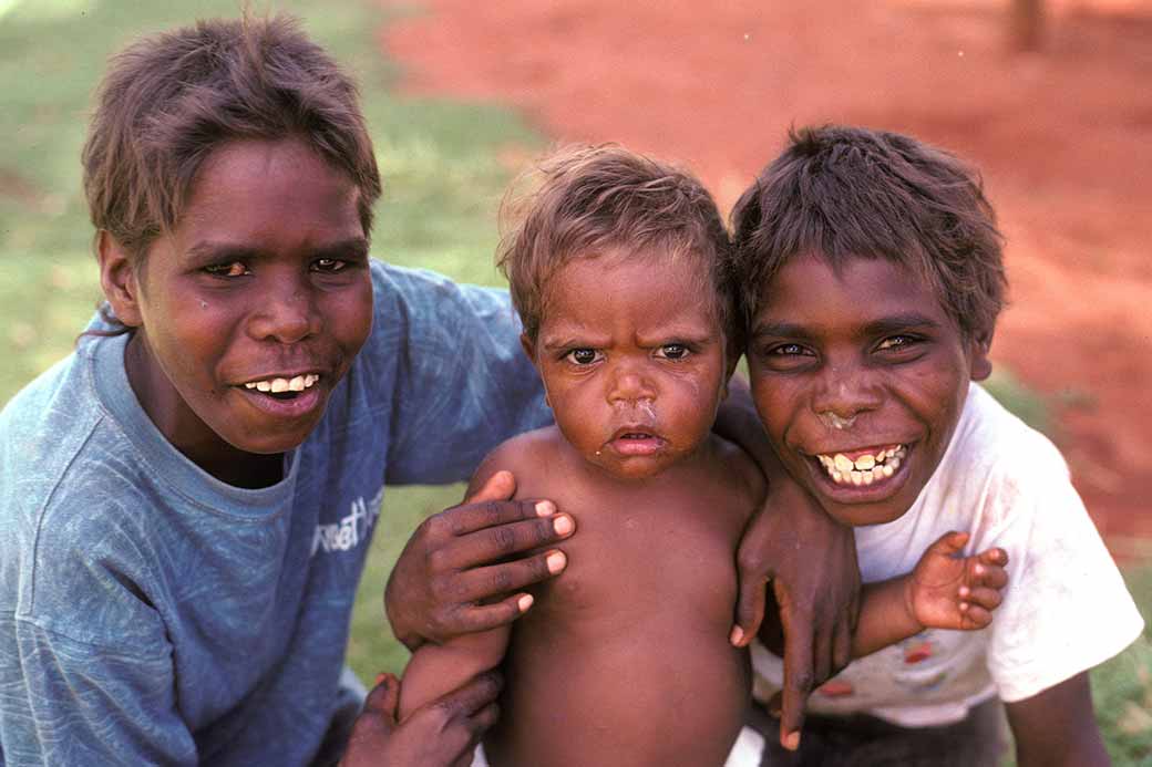 Three Pintubi boys