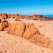 Rock formations, Riddell Beach