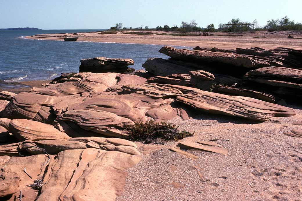 Lalawura, Centre Island