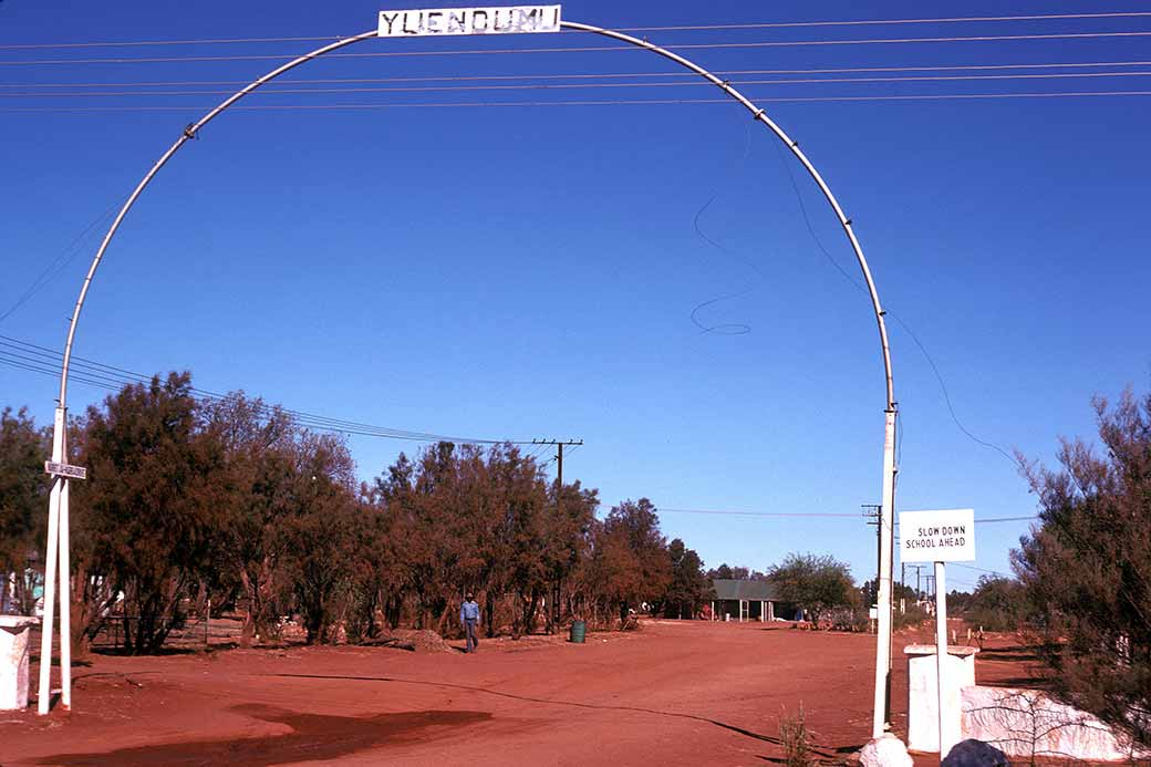 Yuendumu entrance