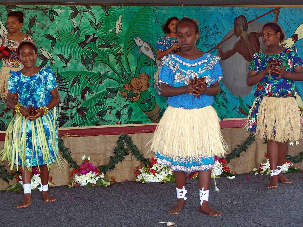 Djarragun girls dancing