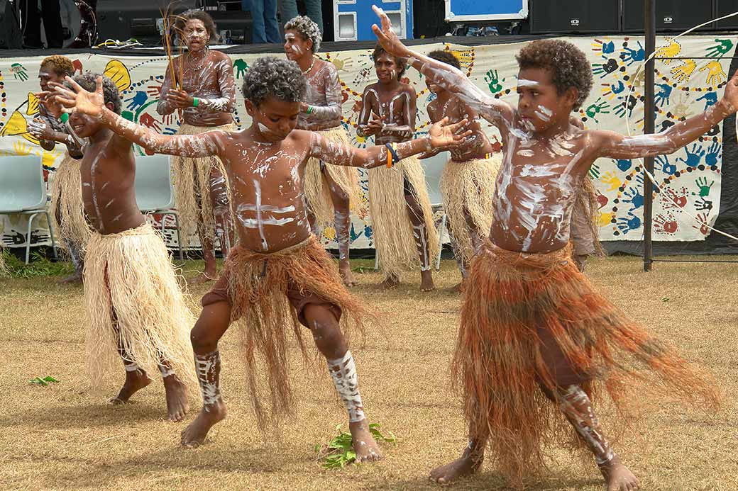 Injinoo dancers