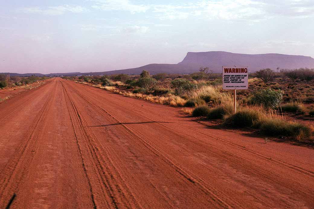 Arriving in Wa<u>l</u>ungurru