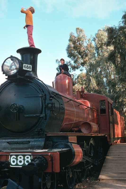 Locomotive, Pioneer Settlement