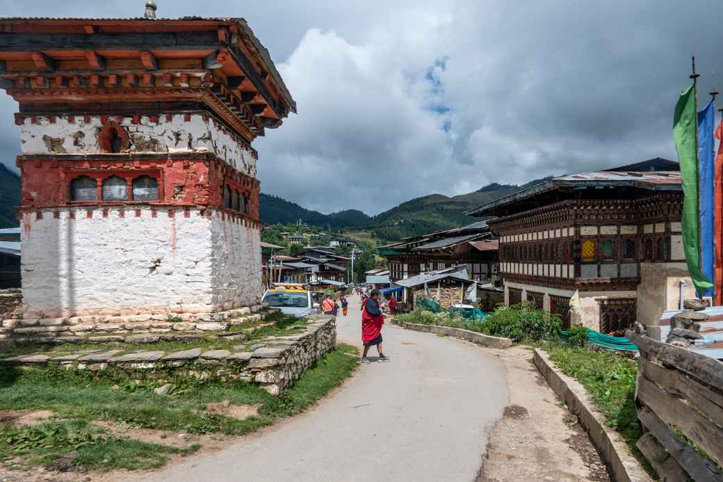 Road to Gangtey Monastery