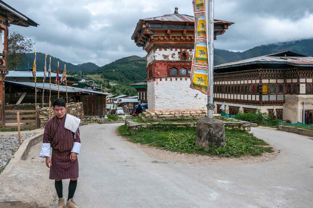 Road to Gangtey Monastery