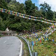 Chorten, Buddhidt prayer flags