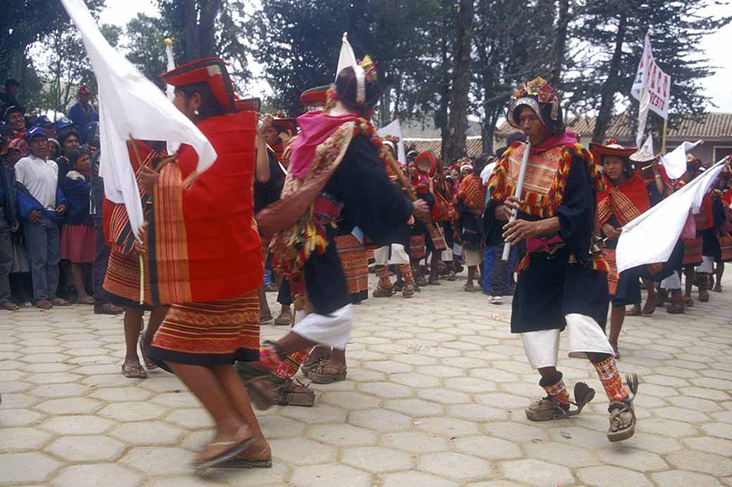 Dancers and flutes