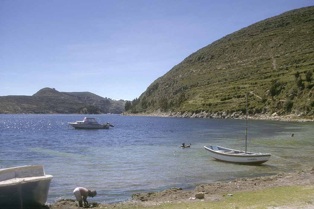 Lake shore, Yampupata