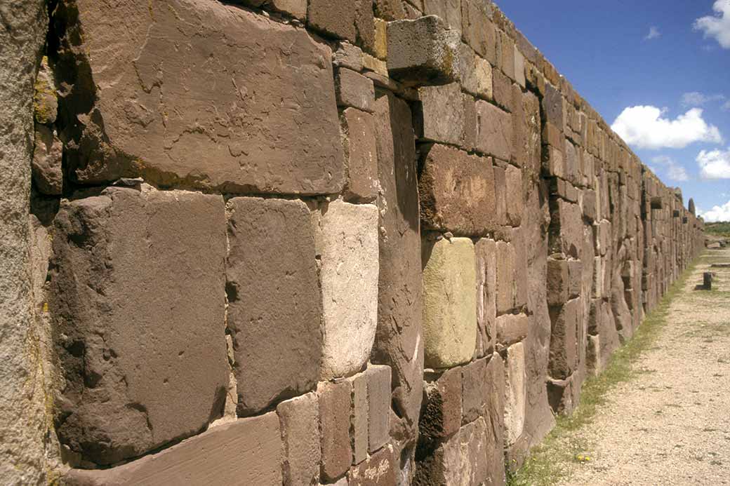 Kalasasaya temple wall