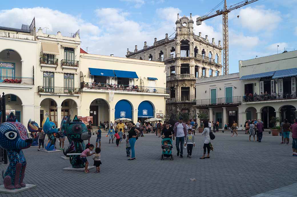 Modern sculptures, Plaza Vieja