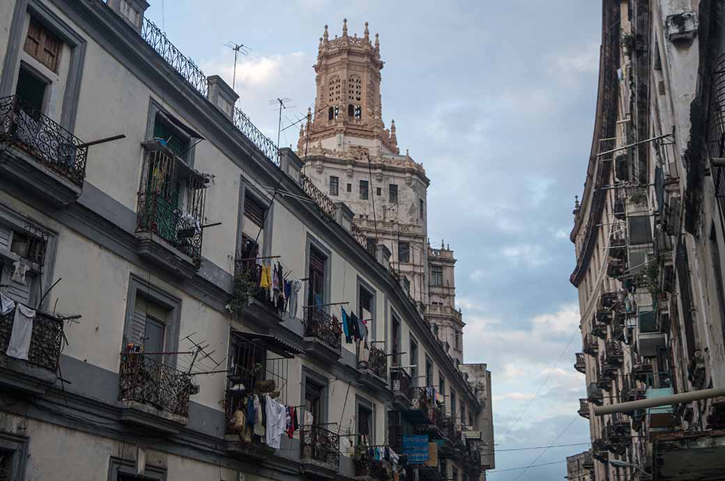 Avenida Zanja, Barrio Chino