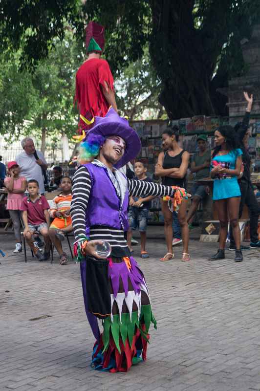 Street performers, old Havana