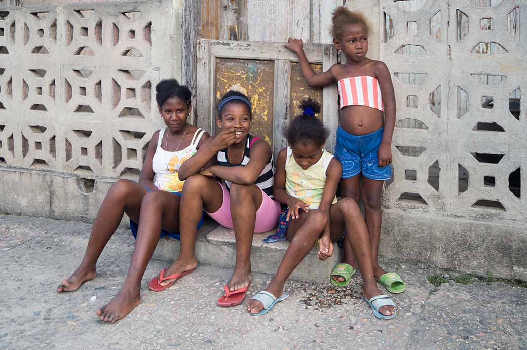 Girls, Santiago de Cuba