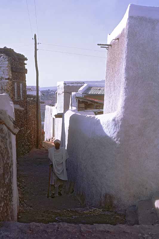 Narrow alley