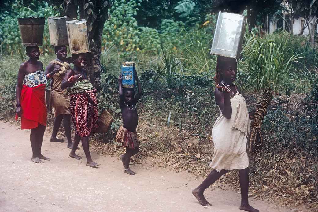 Giriyama women, Kikambala