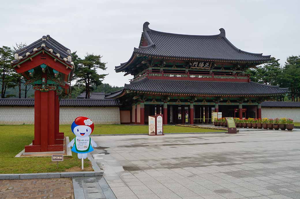 Jeongyangmun gate