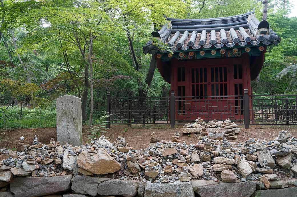 Jeongdeung-sa shrine