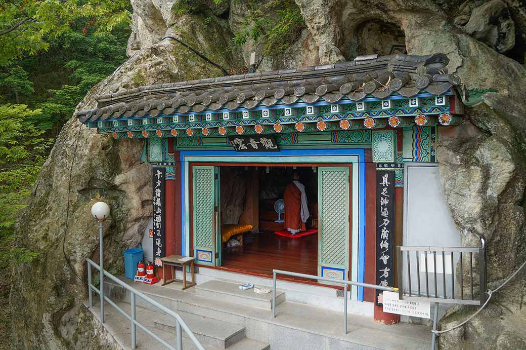 Cave shrine, Golgulsa