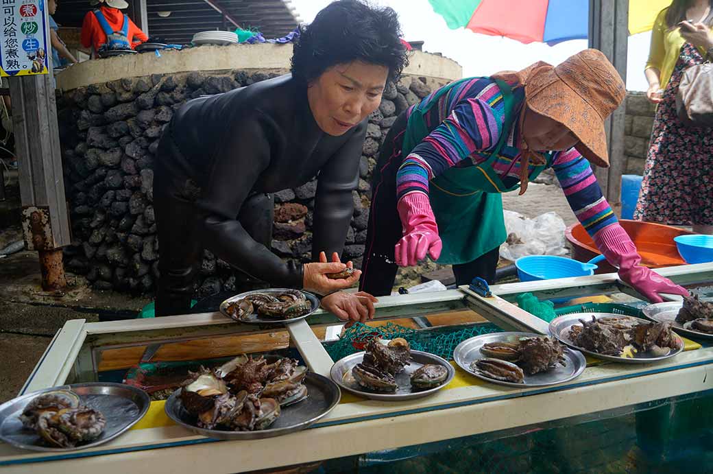 Haenyeo selling seafood