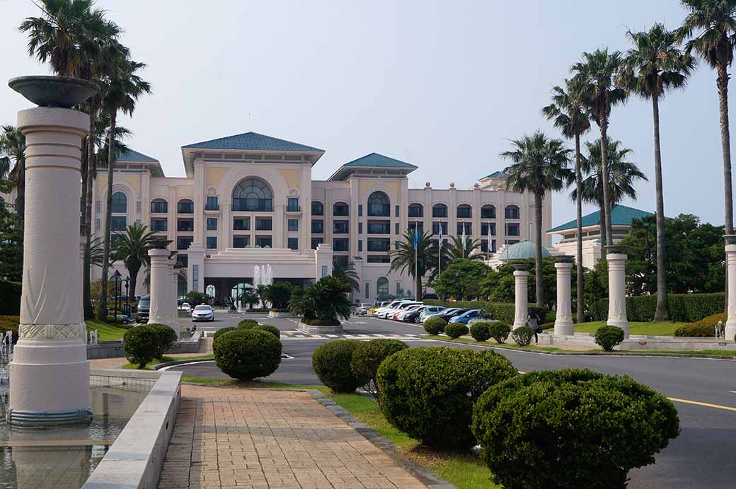 Lotte Hotel, Jungmun