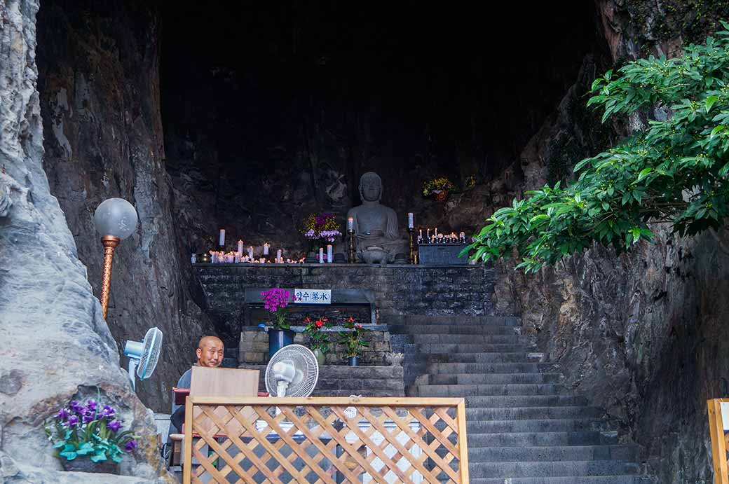 Sanbaggulsa cave temple