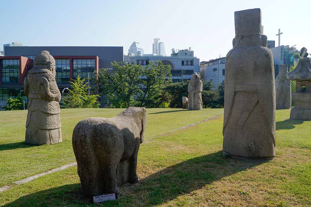 Statues, Samreung Gongwon