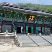 Main hall of Bomunsa