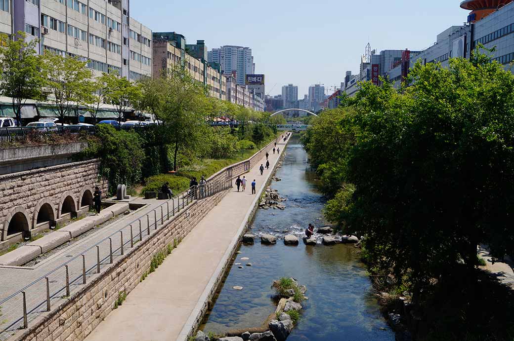 Cheonggyecheon stream