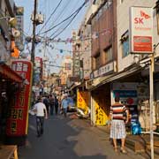 Narrow street in Itaewon