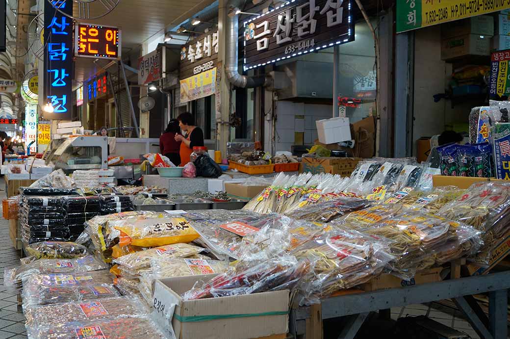 Jungang food market