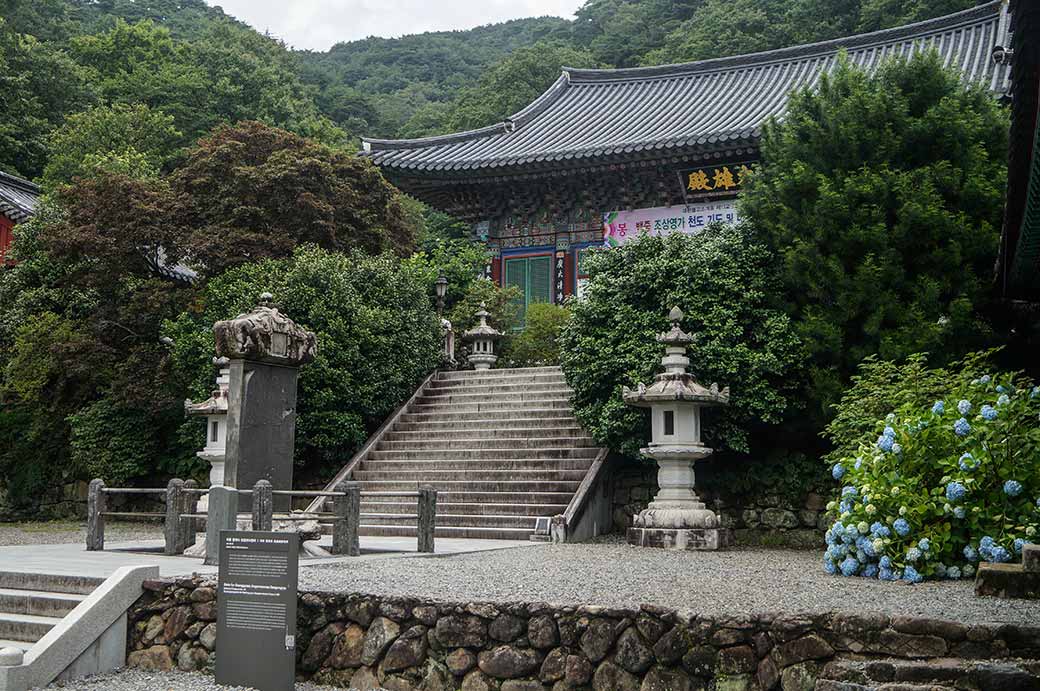 Stele and Daeungjeon