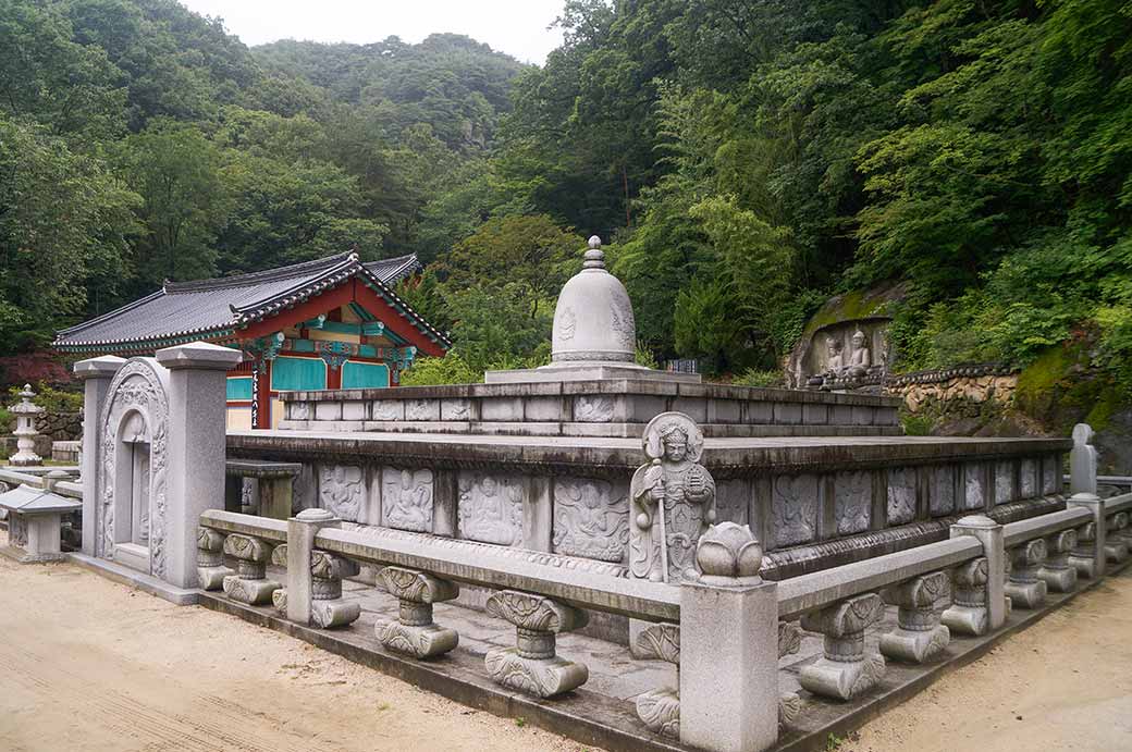 Outdoor altar