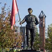 Statue of female soldier