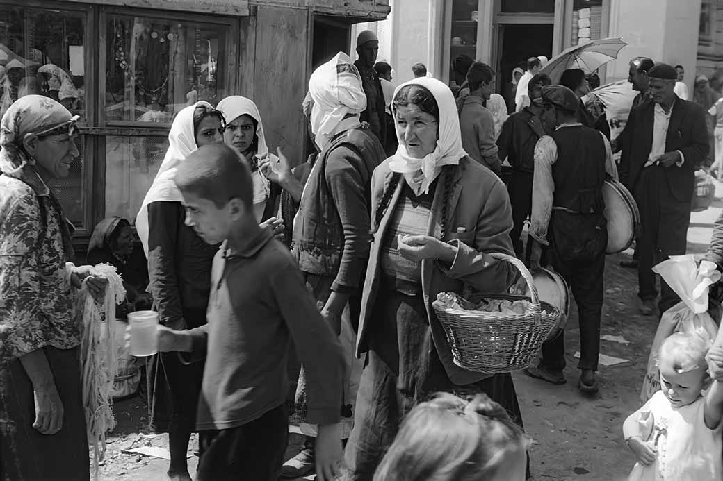 Roma and Shqiptar women