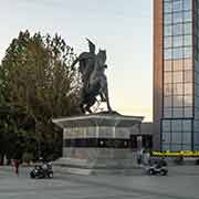 Skanderbeg statue