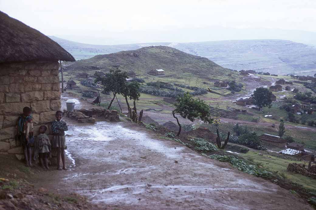 Rain in Qomoqomong