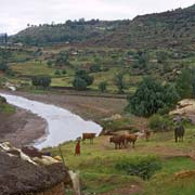 Qomoqomong river