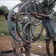 Pumping water, Chikwawa.