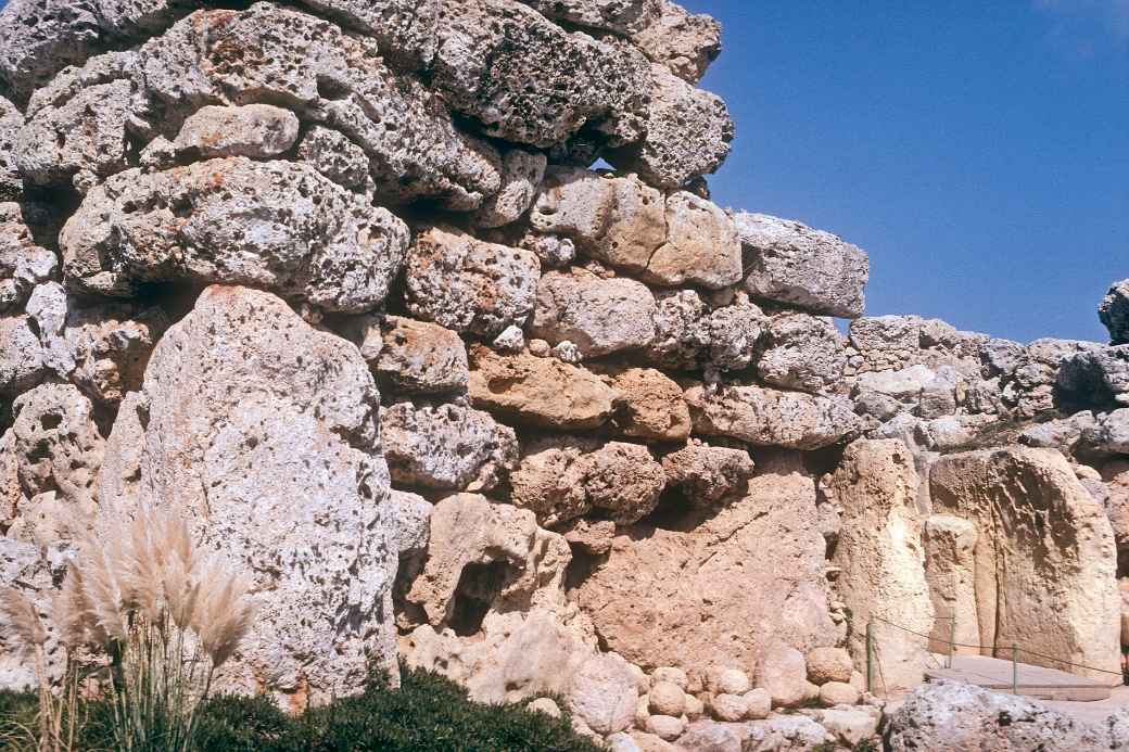 Ġgantija temple wall