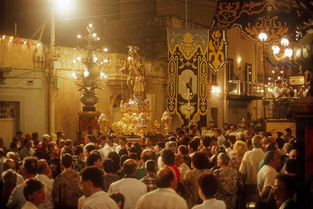 Procession with Mary’s statue