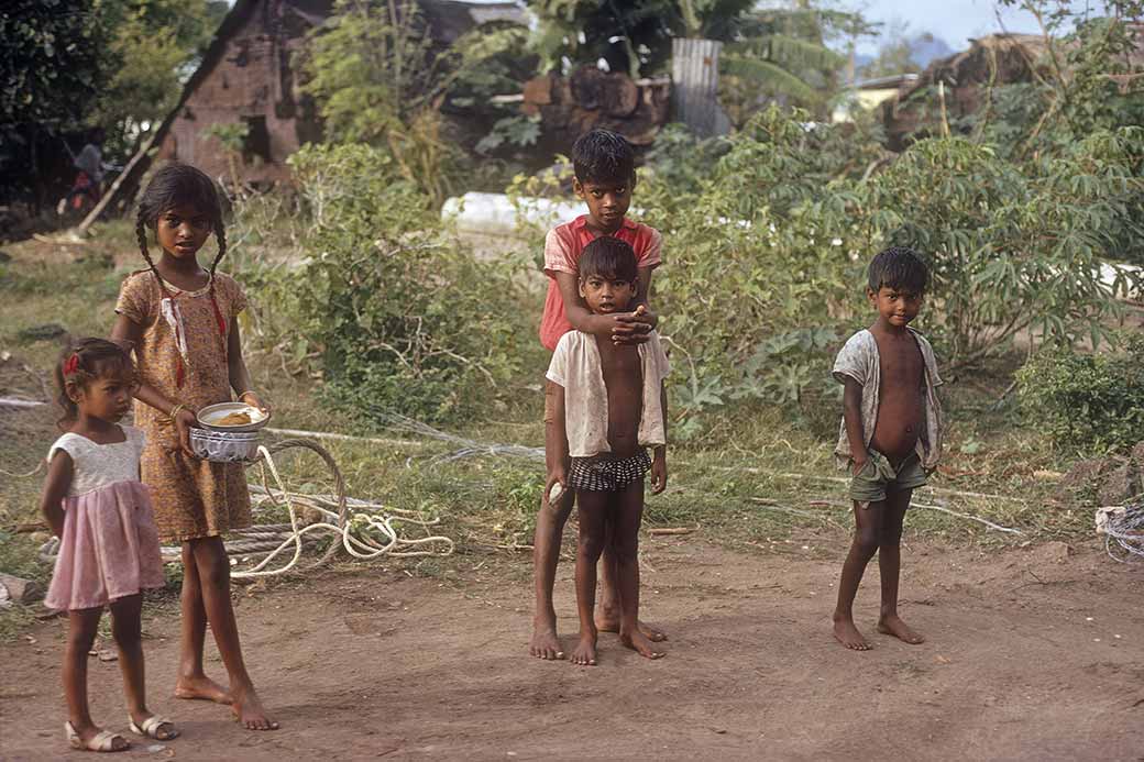 Children, Belle Mare