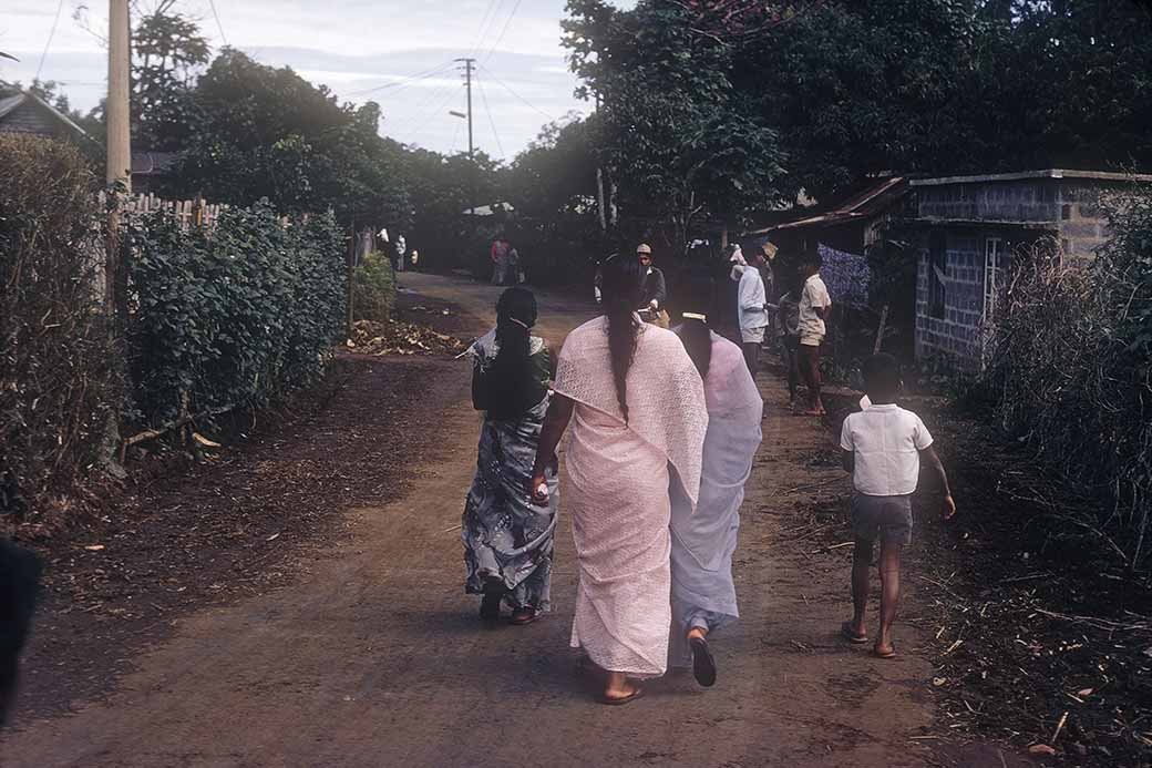 Indian women, Rivière des Anguilles