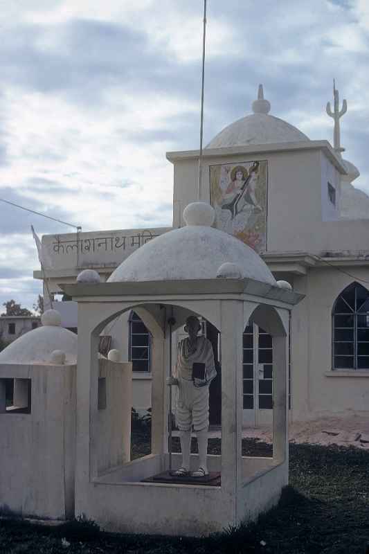 Hindu temple, Bambous