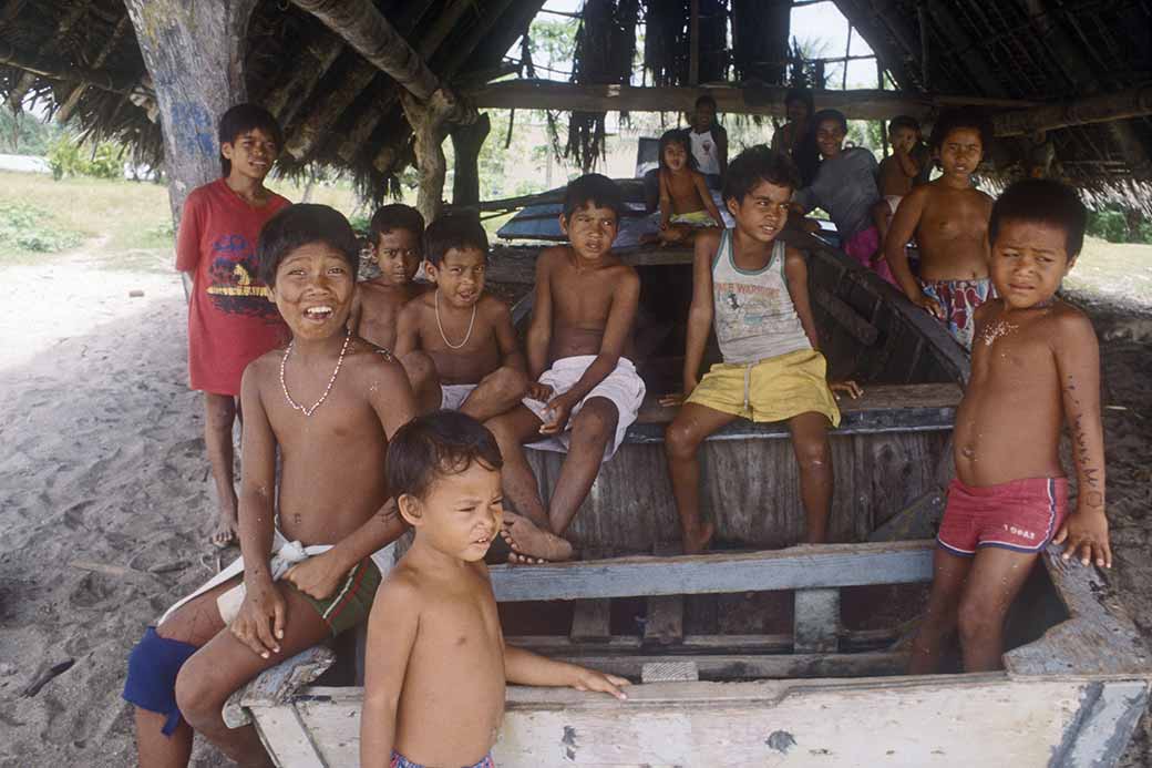 Boys in the canoe house. Onoun