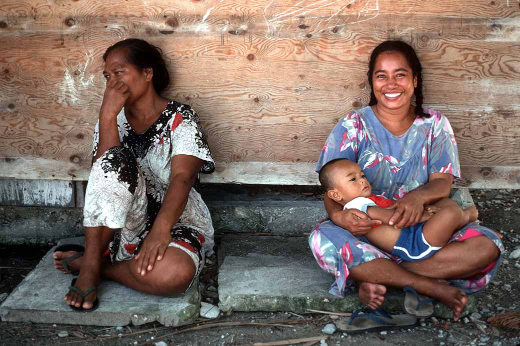 Women and child on Murilo