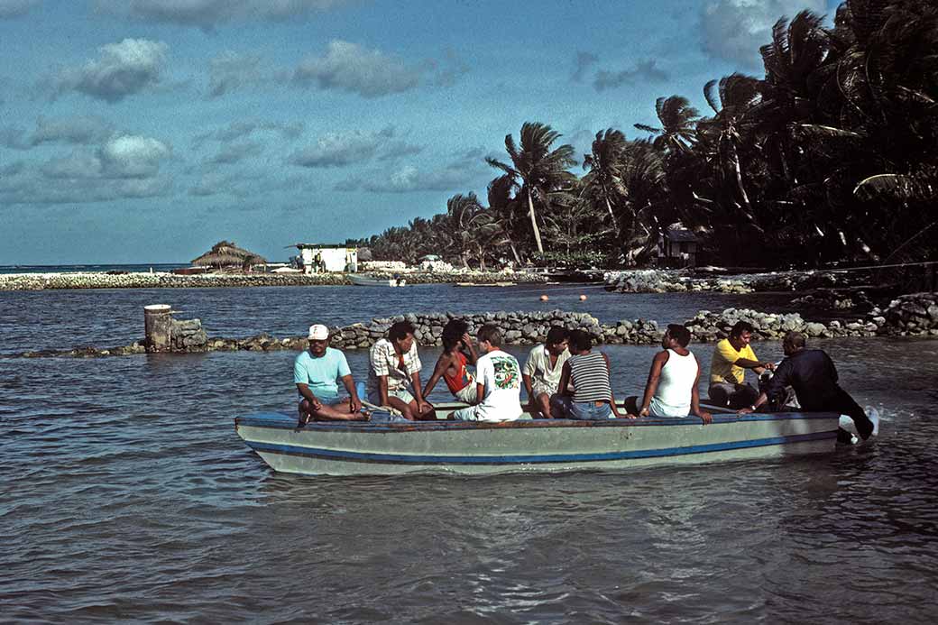 Sloop leaving Nomwin island